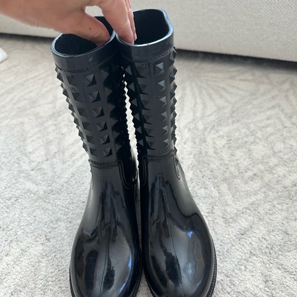 Gorgeous Black Rain Boots - Picture 5 of 7